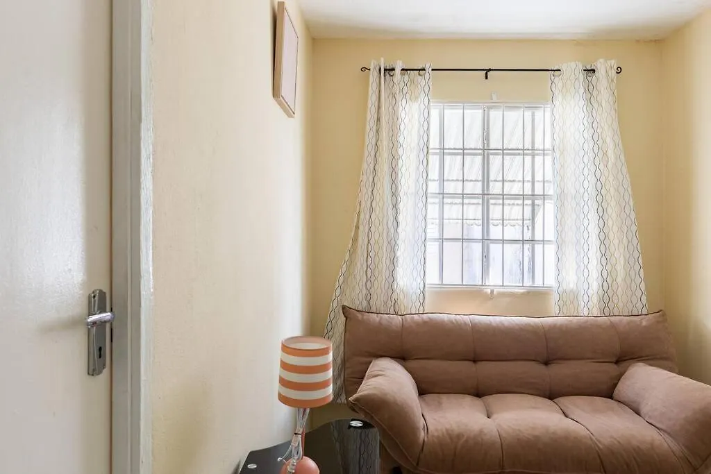 The Pearl I Near Us Embassy, Stadium, 3Br 2Ba Townhouse Liguanea 0*,  ジャマイカ