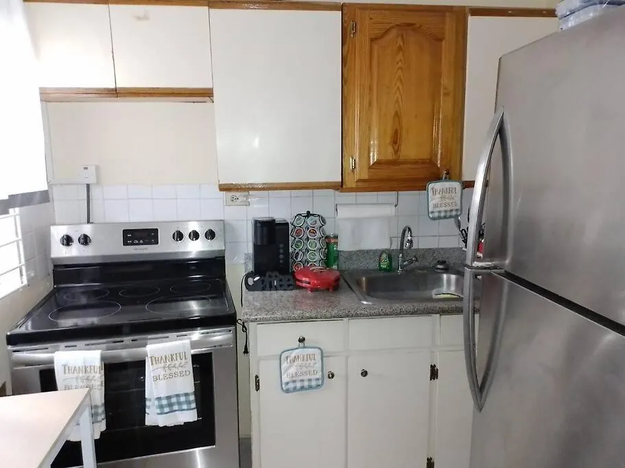 アパート The Pearl I Near Us Embassy, Stadium, 3Br 2Ba Townhouse Liguanea ジャマイカ